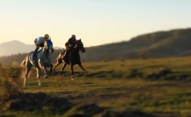 “Aty ku dy shpirtra luftojnë për një trofe”: Të shtunën mbahet gara e kuajve në “Mejdan” të Opojës (Video)
