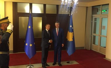 Donald Tusk në Kosovë, takohet me Thaçin