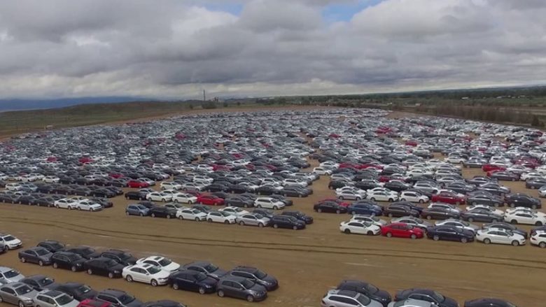 Volkswagen siguron 37 hapësira gjigante, për t’i lënë mbi 300 mijë vetura të kthyera prapa (Foto)