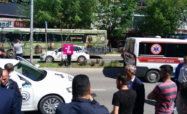 Taksi godet një vajzë në rrugën “Agim Ramadani” në Prishtinë