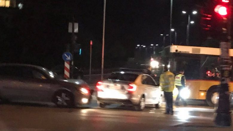 Vetura e Policisë përfshihet në një aksident në Prishtinë (Foto)