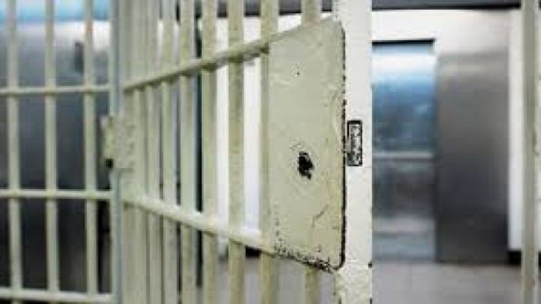 Tentojnë të kontrabandojnë në burg drogë dhe telefona, përdorën minjtë e ngordhur – policia britanike sekuestron “mallin” (Foto, +18)