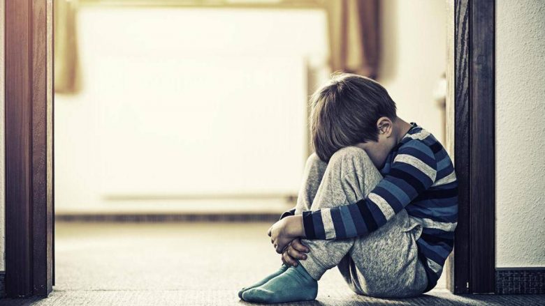 Traumat e fëmijërisë shkaktojnë plagë të përhershme në jetët tona