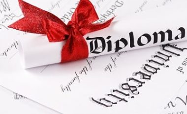 Si ndodhi që gjykata të parashkruajë 87 lëndë të falsifikimit të diplomave? (Video)
