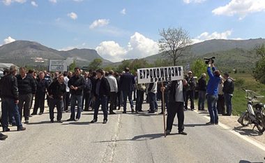 Të punësuarit në “Eurokompozit” kanë bllokuar rrugën Prilep-Gradsko