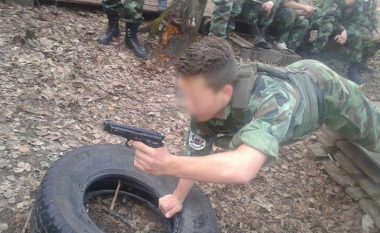 Të rinjtë dhe fëmijët serbë stërviten në kampin paramilitar rus (Video)