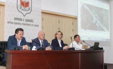 Pronarët e bizneseve të Gjakovës mirëpresin projektin për Qarkoren e Qytetit