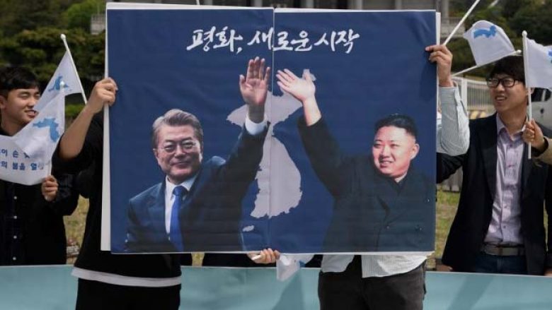 Kim Jong-un kalon kufirin, takimi historik dhe pisha që bashkon dy Koretë – detajet tanimë dihen, që nga axhenda, deri tek menyja e darkës