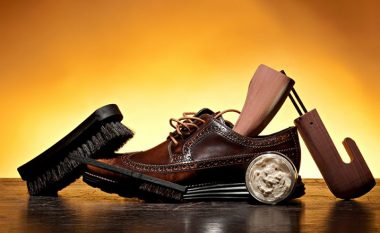 13 mënyra të thjeshta dhe të lira se si të kujdeseni për këpucët tuaja