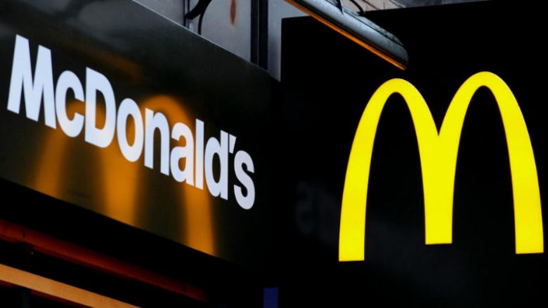 Pronari i Accringtonit, Andy Holt, mbron vendimin e tij për t’u blerë hamburgerë lojtarëve nga McDonalds