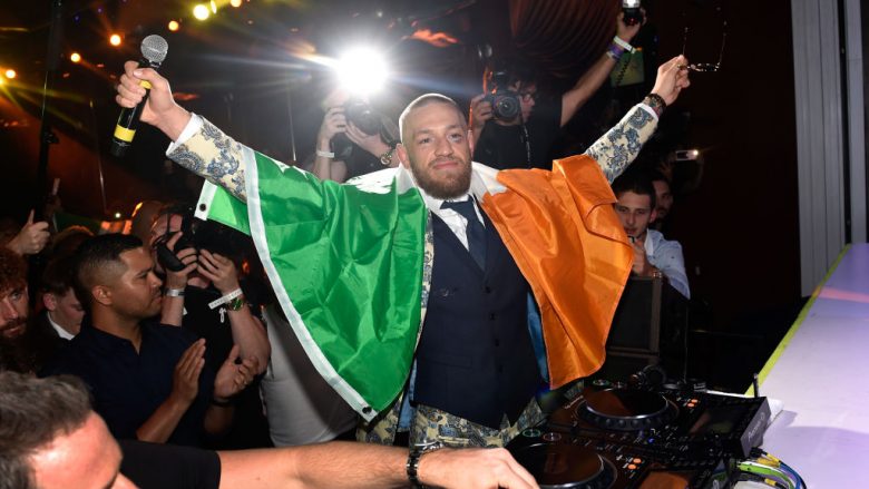Conor McGregor dorëzohet në polici pasi e sulmoi autobusin e UFC-së në New York
