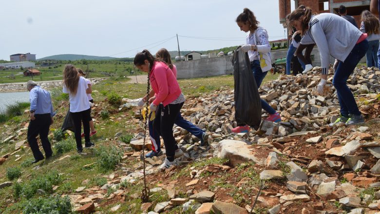 Zhvillohet aksion i pastrimit në Suharekë
