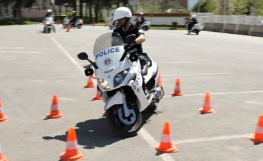 Policët trajnohen për patrullim me skuterë (Video)