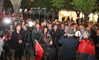 Tarifa e Rrugës së Kombit, protesta “zbret” në Tiranë- kërkohet lirimi i të arrestuarve