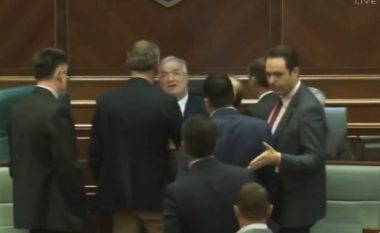 Debat i ashpër në mes Xhavit Halitit dhe Anton Qunit, Haliti e quan “rrenc” deputetin e LDK-së (Video)