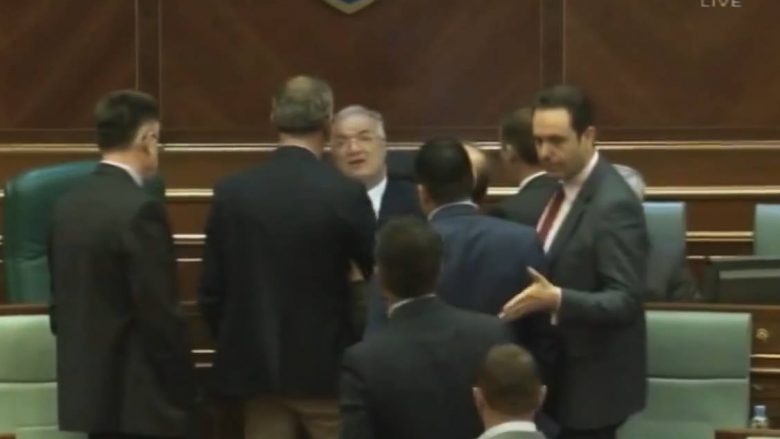 Debat i ashpër në mes Xhavit Halitit dhe Anton Qunit, Haliti e quan “rrenc” deputetin e LDK-së (Video)