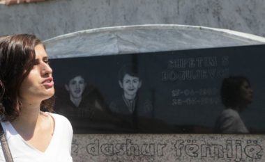 Saranda Bogujevci, e mbijetuara e masakrës në Podujevë, kritikon lirimin e autorit serb të krimit