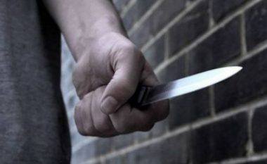 Kërcënon me thikë një vajzë të mitur, arrestohet