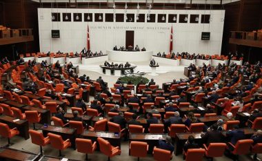 Parlamenti turk drejt zgjedhjeve të parakohshme