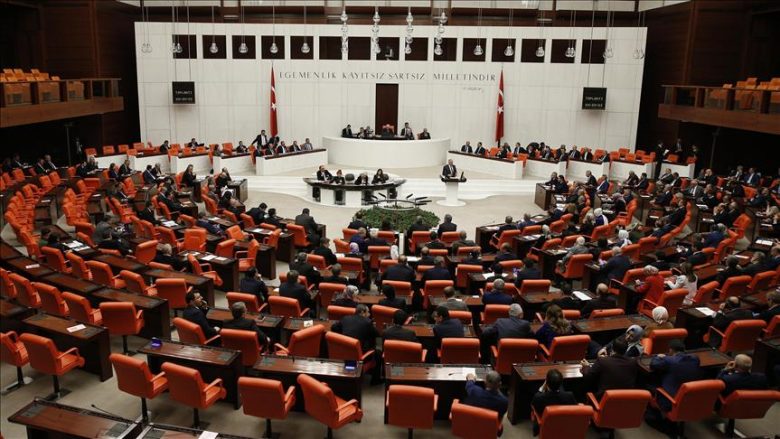 Parlamenti turk drejt zgjedhjeve të parakohshme