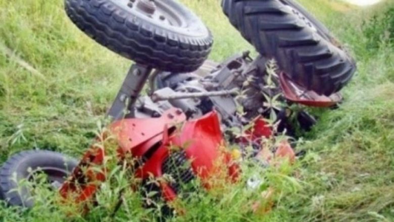 Vdes një person në Zubin Potok, u rrokullis me traktor