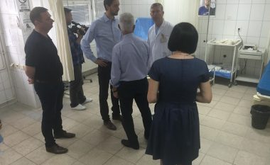 Ministri Ismajli premton mbështetje financiare për Spitalin e Gjilanit