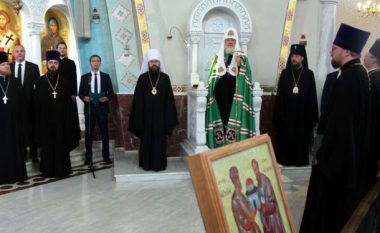 Patriarku rus mbërrin në Shqipëri, blindohet Tirana