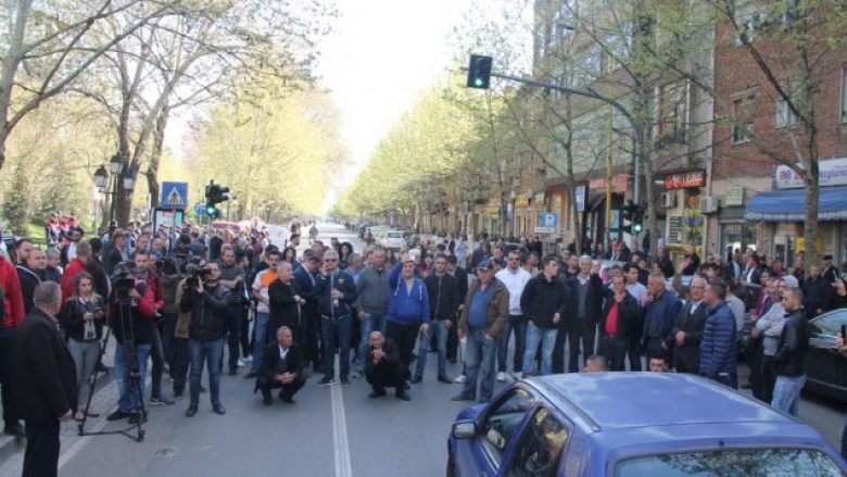 Opozita nis protestën, bllokon qarkullimin në katër akse