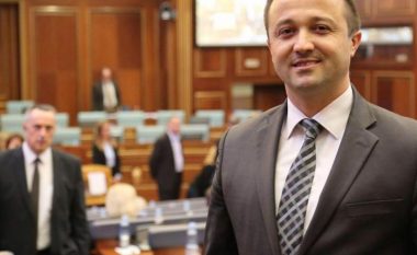 Dy deputetë kërcënojnë se brenda 24 orësh do të braktisin koalicionin e Qeverisë Haradinaj