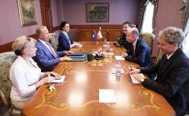 Pacolli vlerëson lart rolin e Çekisë për Kosovën