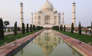 Ndryshimi i ngjyrës së Taj Mahal shqetëson Gjykatën Supreme të Indisë