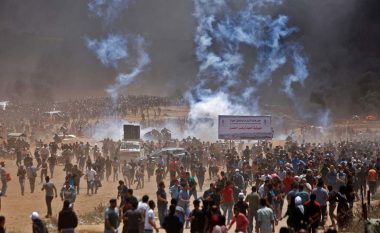 Mbi 50 protestues palestinezë të vrarë dhe qindra të plagosur në Gazë – ushtria izraelite përdor dronë për të hedhur gaz lotsjellës (Foto/Video, +16)
