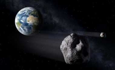 I madh sa një piramidë, asteroidi i humbur kalon skaj Tokës