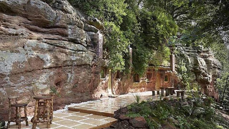 Shpellën 800 vjeçare e shndërroi në vilë luksoze brenda të cilës nuk mungon asgjë (Foto)