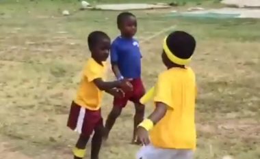Kur gara me stafetë nuk shkon si duhet, 6-vjeçari vrapon në drejtimin e kundërt (Video)