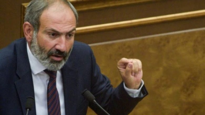 ​Nuk ndalet kryeministri armen, shkarkon krerët e sigurisë