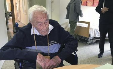 “Ai vdiq në mënyrë paqësore”: Shkencëtari 104-vjeçar i jep fund jetës, në një klinikë në Zvicër