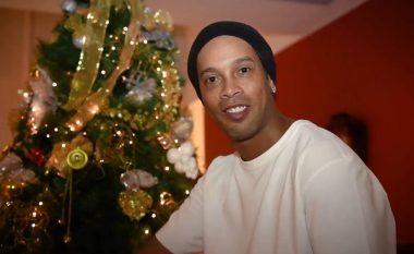 Ronaldinho mohon se do të martohet njëkohësisht me dy të dashurat