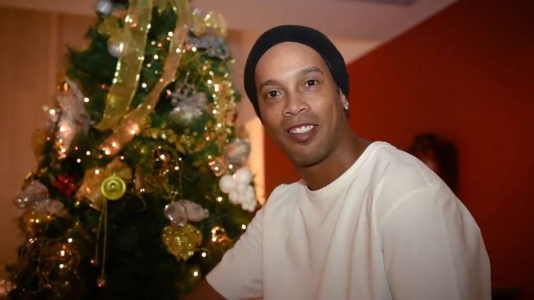 Ronaldinho mohon se do të martohet njëkohësisht me dy të dashurat