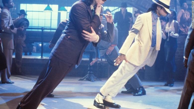 Si arriti ta sfidonte gravitetin Michael Jackson në hitin “Smooth Criminal”?