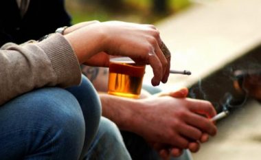 Vendet që përdorin më së shumti alkoolin dhe duhanin