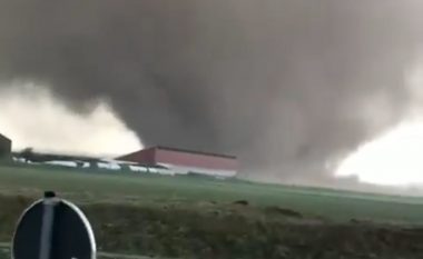 Pjesa perëndimore e Gjermanisë preket nga moti i ligë, tornado që lëviz me 250 kilometra në orë po shkatërron gjithçka para vetes (Video)