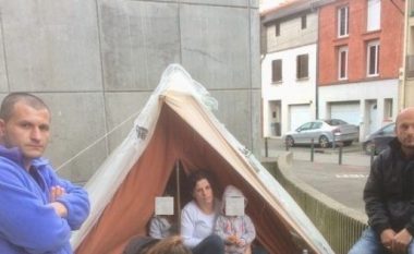 Jeta nën tenda e familjeve shqiptare në Francë