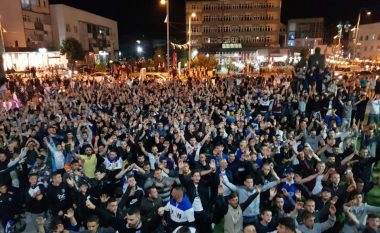 Intelektualët bllokuan qytetin e Gjilanit, i kanë vetëm 100 bileta por mijëra tifozë kanë mbërritur në orët e para të mëngjesit në Pejë
