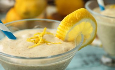 Smoothie nga limoni dhe jogurti për dobësim dhe metabolizëm të shpejtë