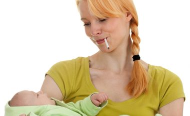 (Mos)Pirja e duhanit në afërsi të foshnjës tuaj