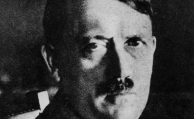 Piu cianur dhe ia futi vetes me plumb kokës – A është ky fundi i teorive konspirative për vdekjen e Adolf Hitlerit?