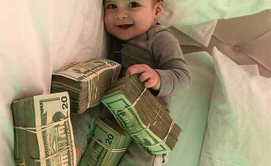 ‘Bebet e Pasura të Instagramit’: Prindërit i shfaqin fëmijët, me gjërat më të shtrenjta që paraja mund t’i blejë (Foto)