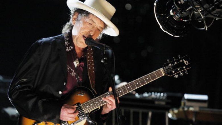 Kitara elektrike e Bob Dylanit shitet për gjysmë milioni dollarë