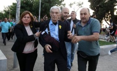 Sulmohet fizikisht kryetari i Selanikut, Yiannis Boutaris (Foto/Video)